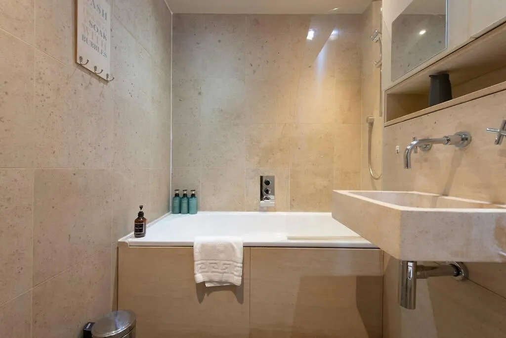 Elegant 1-Br Retreat In Ilford Centre Διαμέρισμα